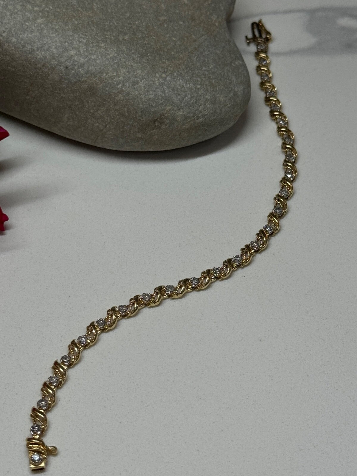14K Yellow Gold Elegant Bracelet Diamonds Length 7 Inch