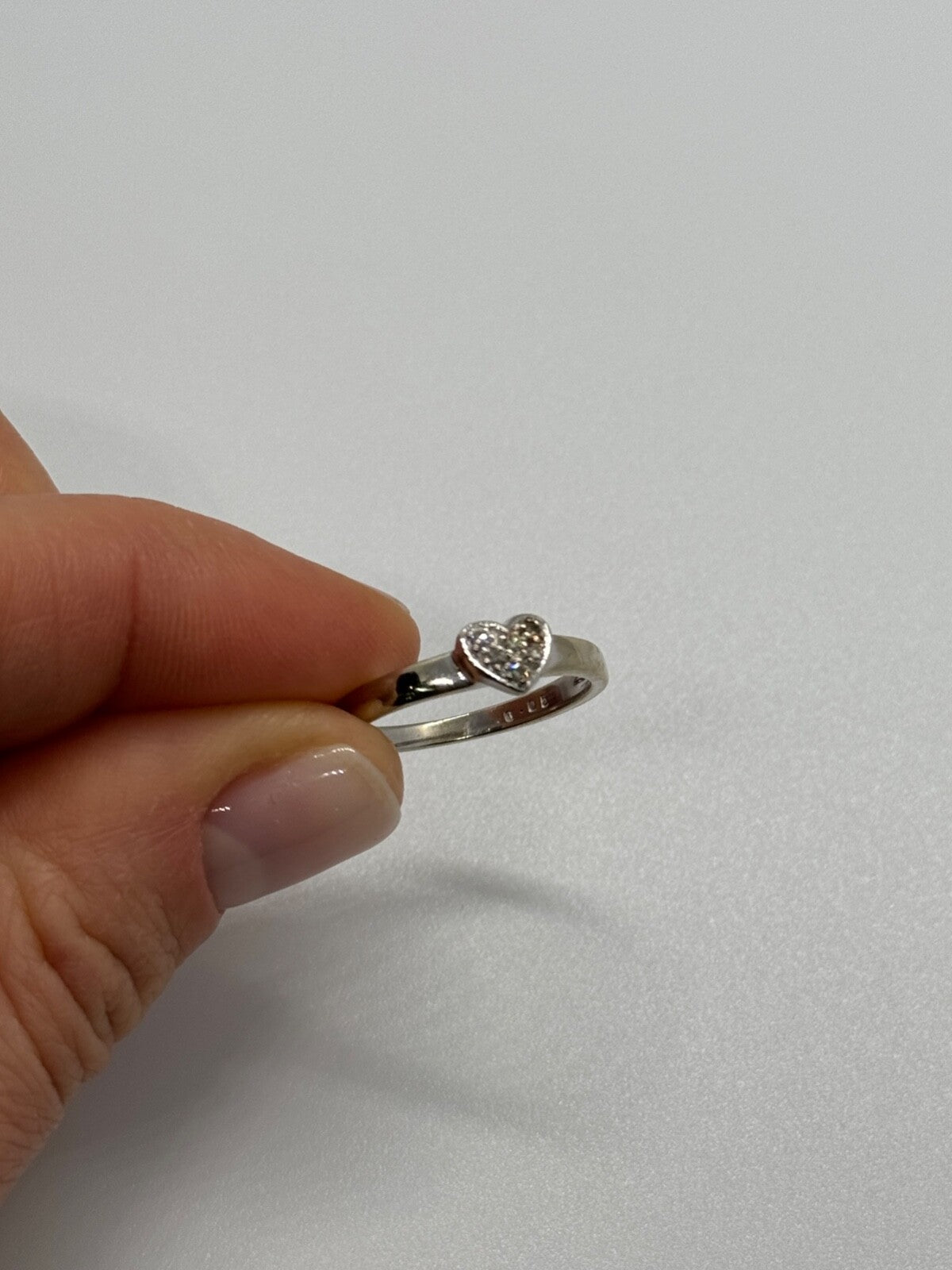 10K White Gold Diamond Heart Ring Size 6