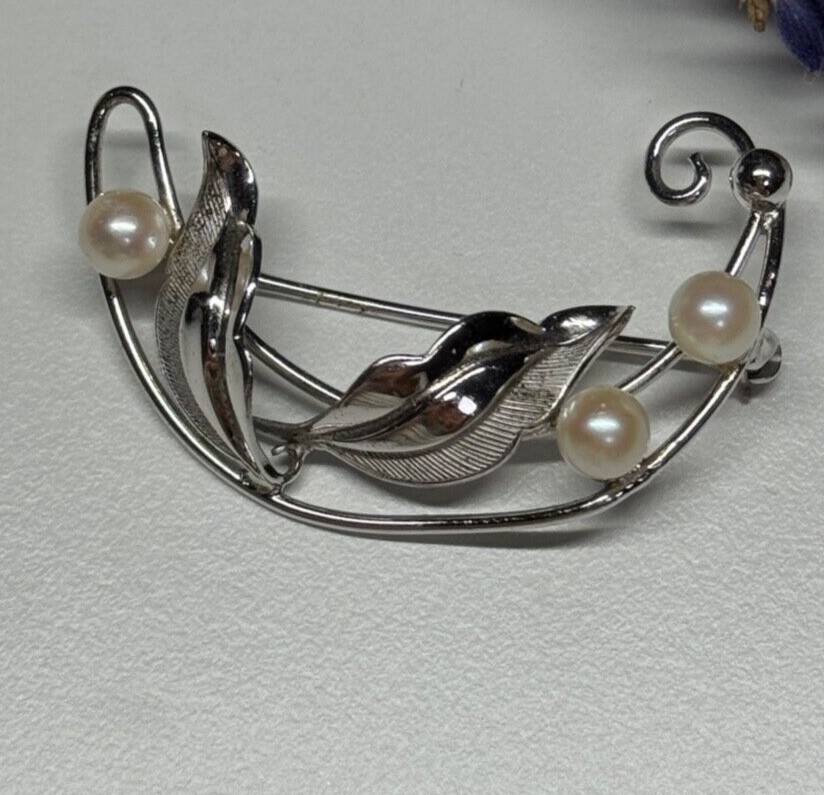 925 Sterling Silver Pearls Brooch