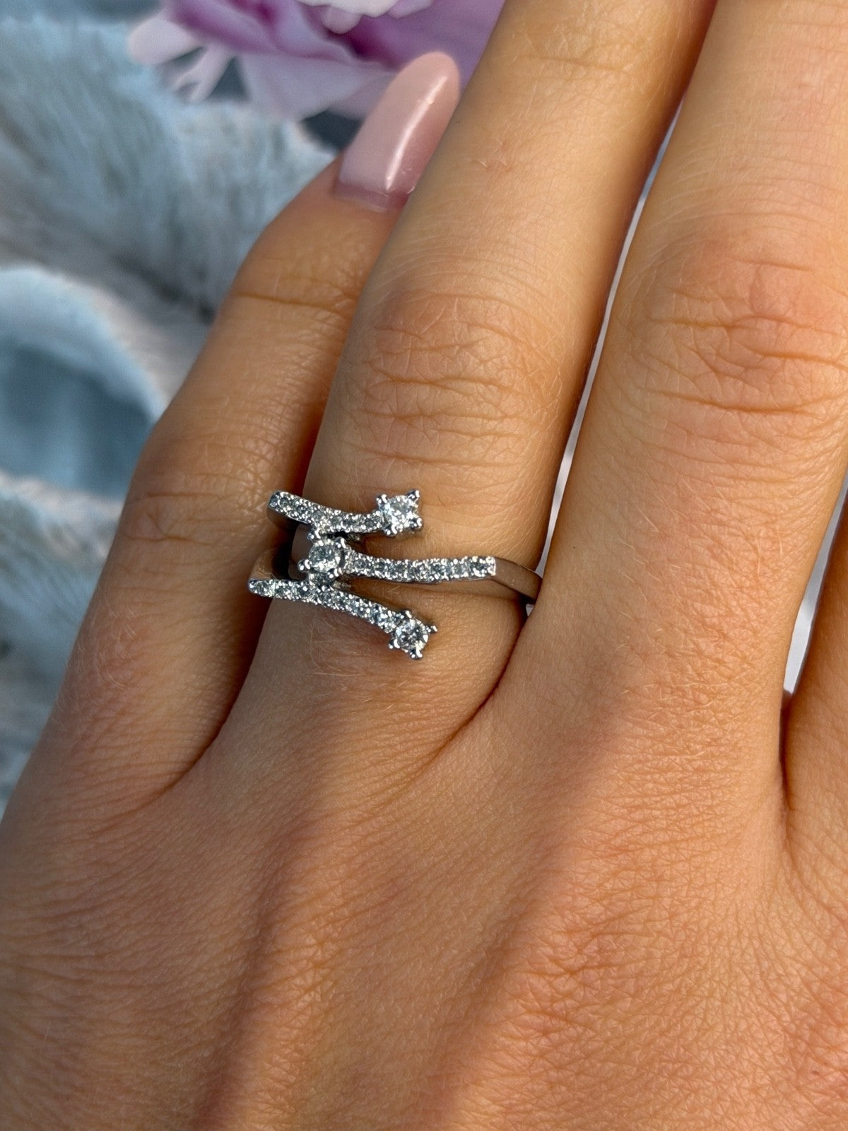 Classy 10K White Gold Diamond tcw 0.18 ct Ring Size 7