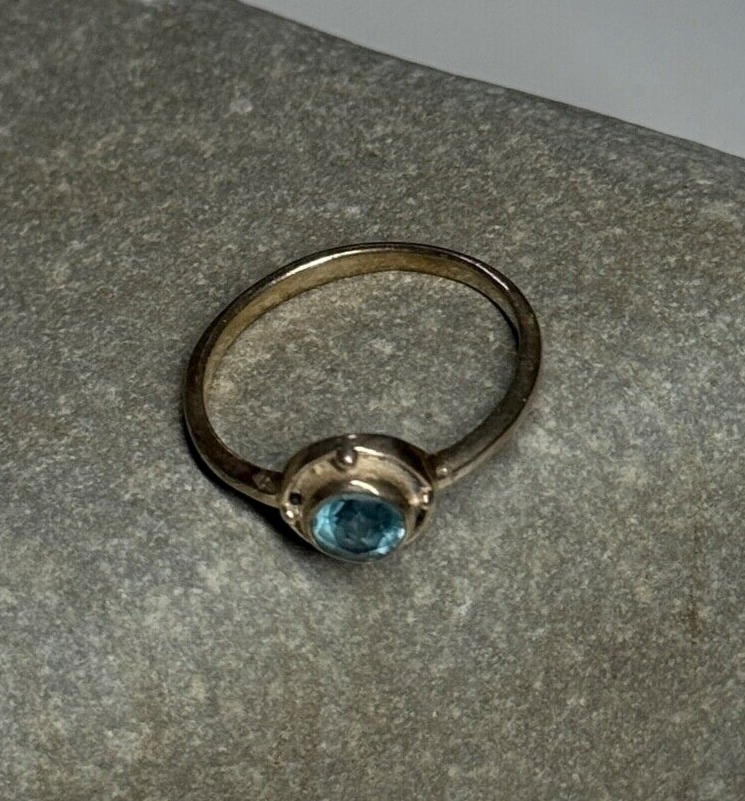 925 Sterling Silver Blue Topaz Ring Size 7.5