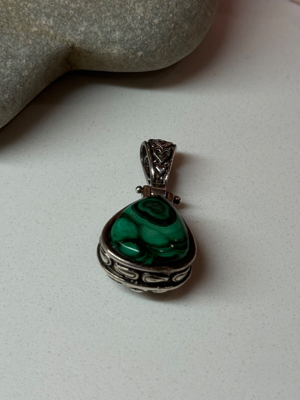 925 Sterling Silver Green Agate Pendant Length 1.4 Inch