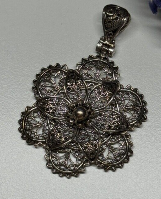 925 Sterling Silver Flower Pendant