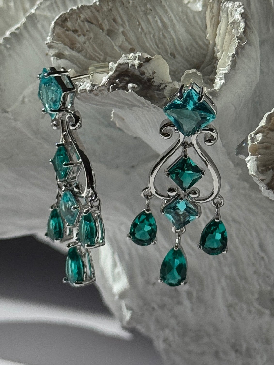 Shiny 925 Sterling Silver Aquamarine & Emerald Earrings