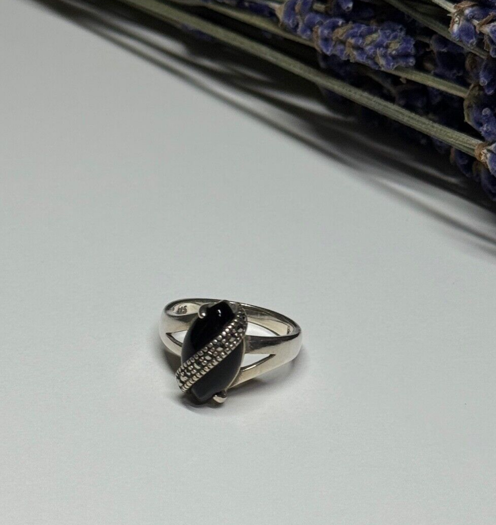 925 Sterling Silver Onyx & Marcasite Ring Size 5