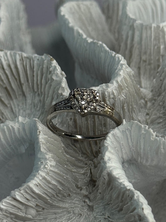 925 Sterling Silver Heart Diamonds Ring Size 7