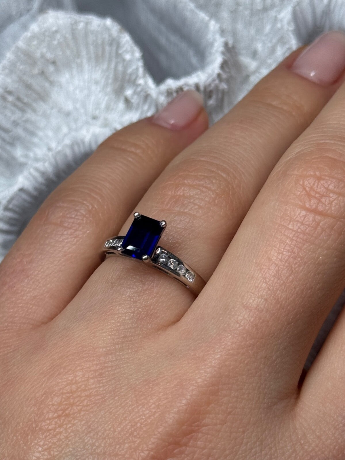 14K White Gold Sapphire & Diamonds Ring Size 5.5