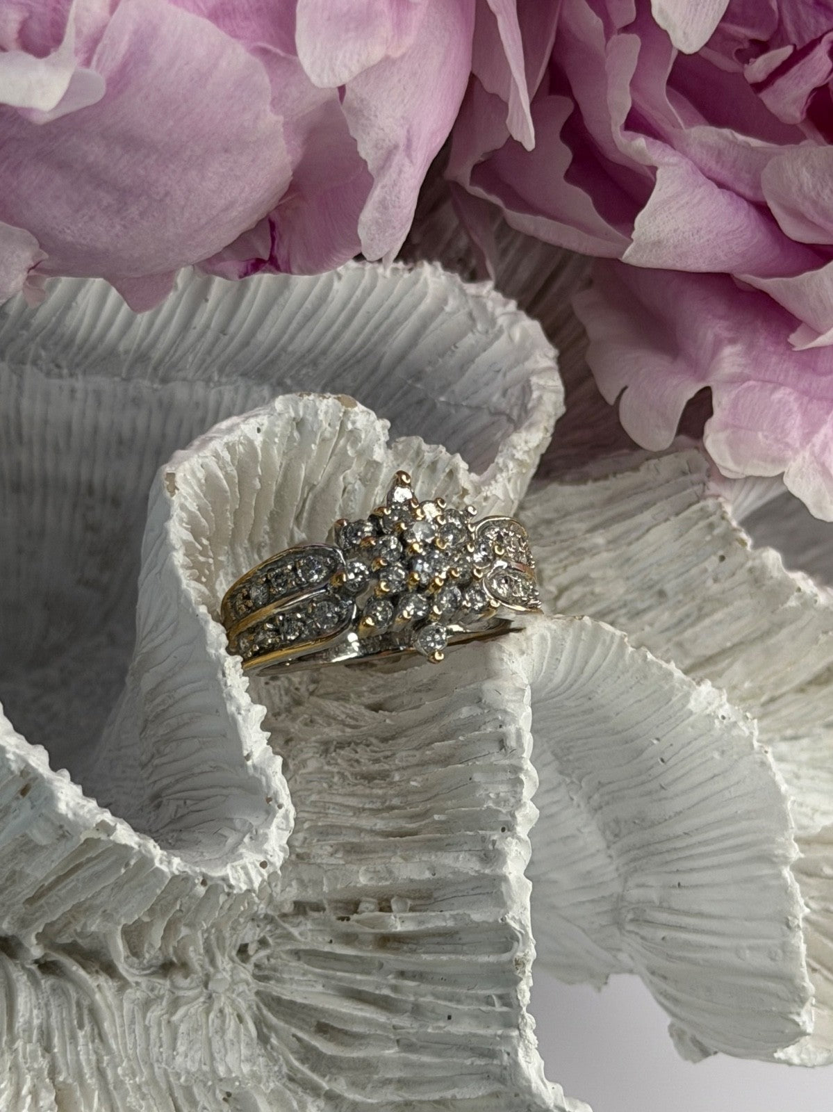 10K Yellow & White Gold Diamond Flower 1.36 ct Ring Size 7