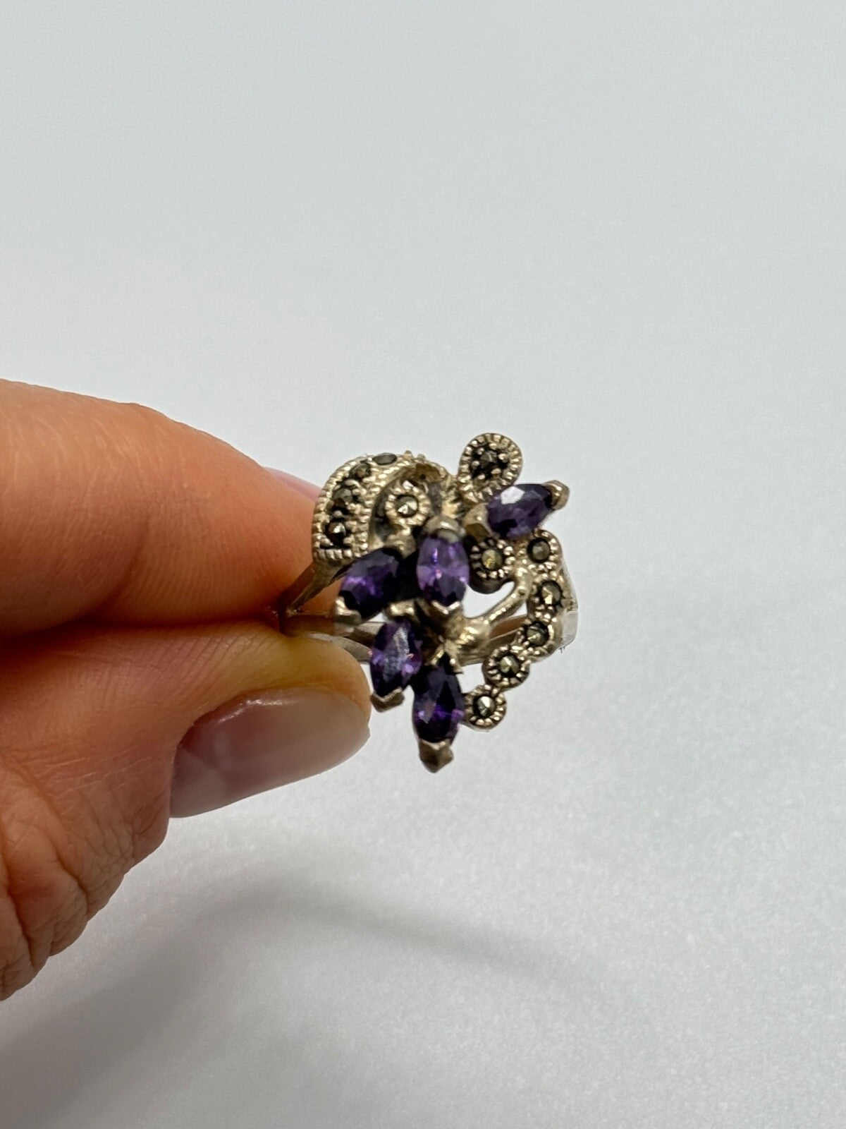 925 Sterling Silver Amethyst & Marcasite Ring Size 6