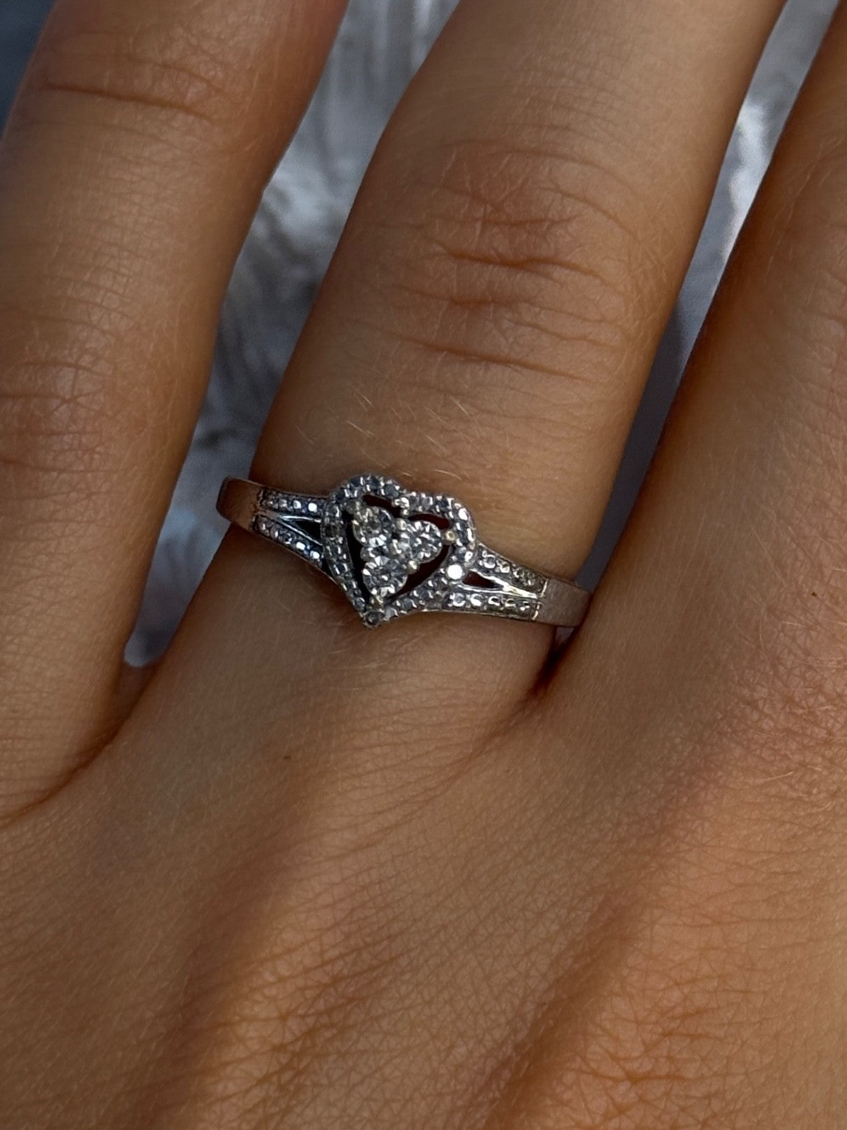 925 Sterling Silver Heart Diamonds Ring Size 7