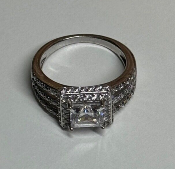 925 Sterling Silver CZ Ring Size 6