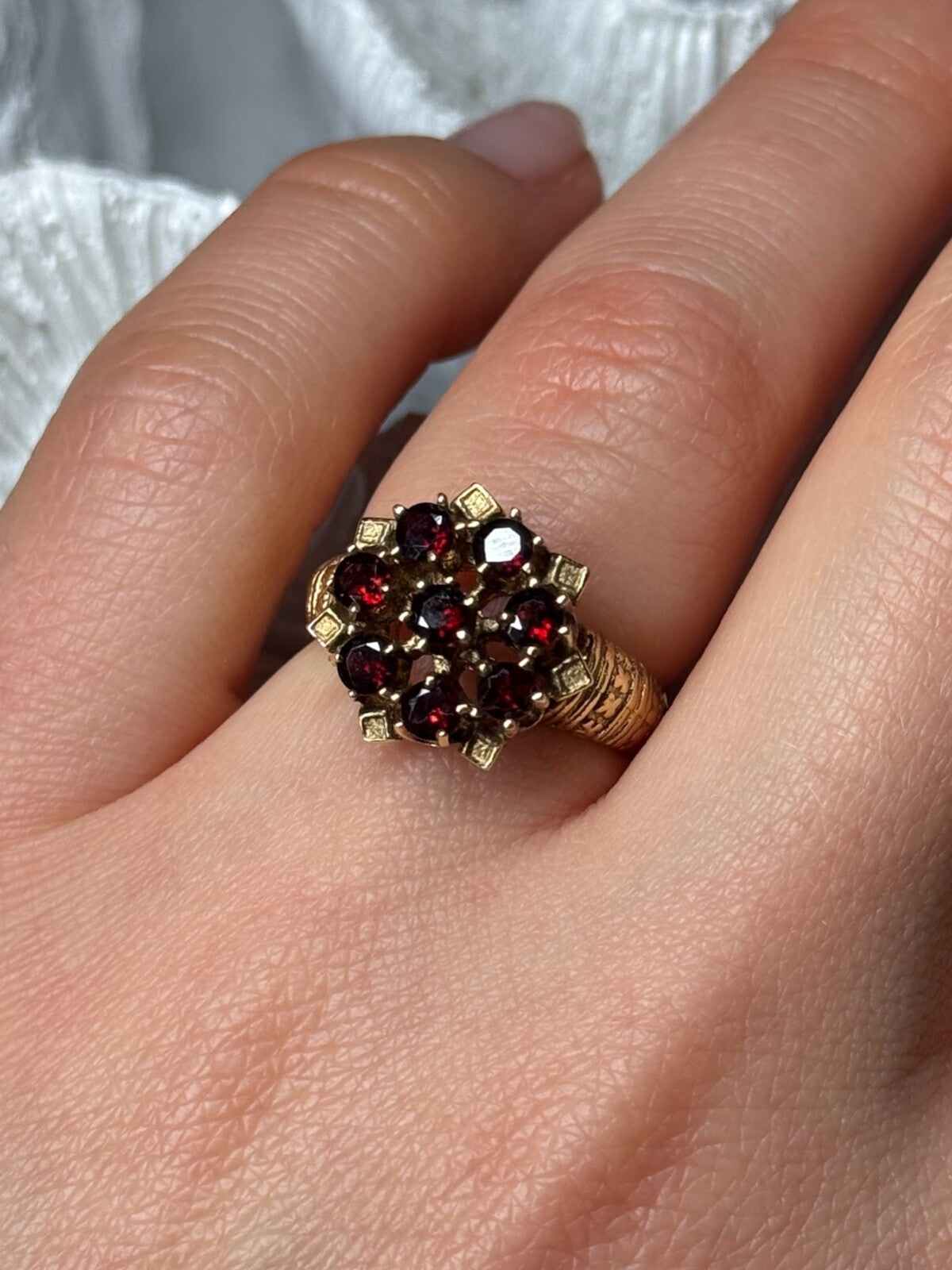 14K Yellow Gold Ring Garnet Flower Size 5