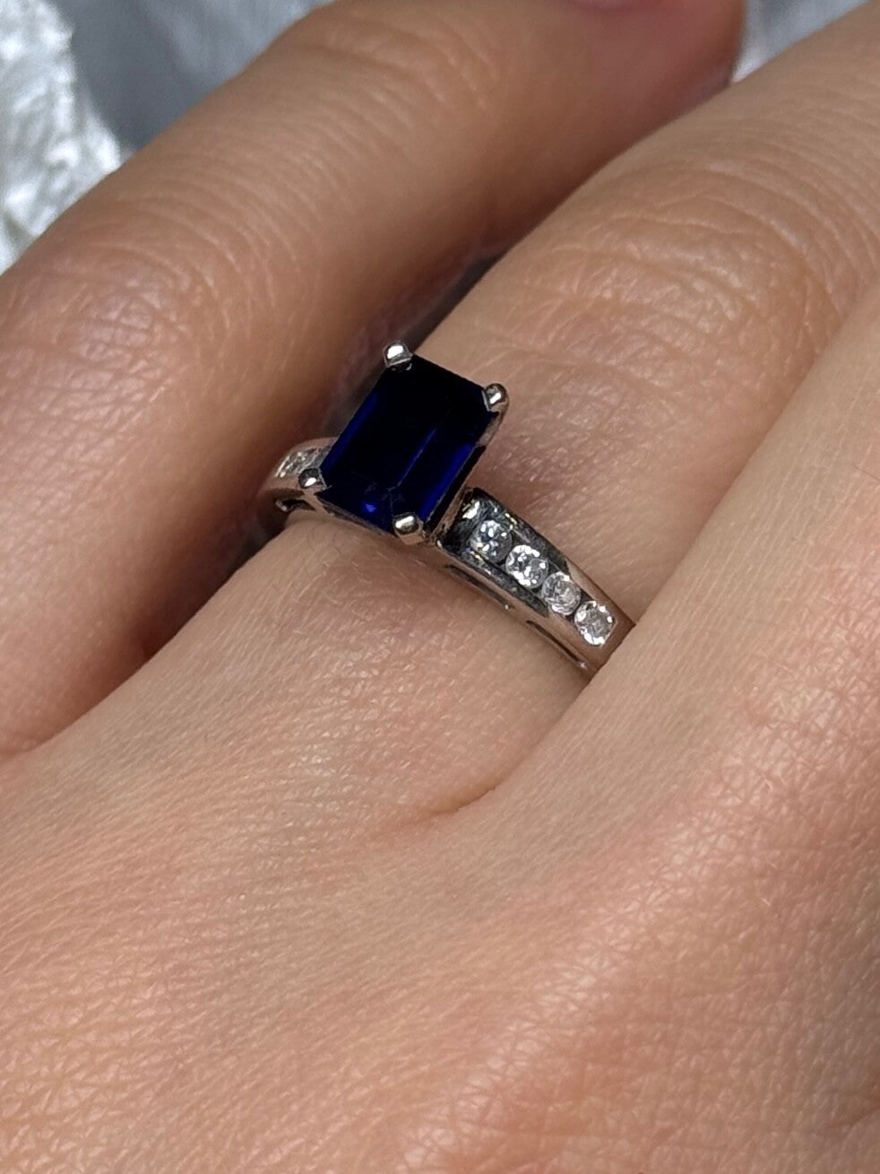 14K White Gold Sapphire & Diamonds Ring Size 5.5