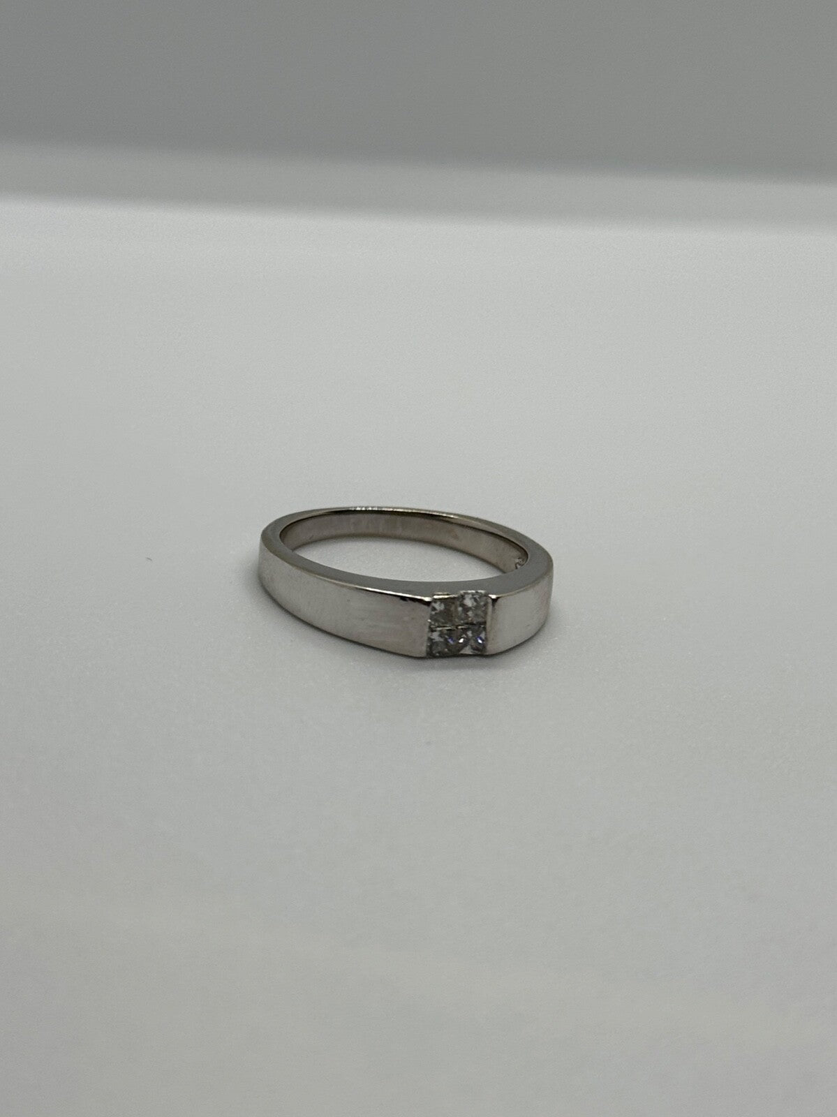 14K White Gold Diamonds Ring Size 7