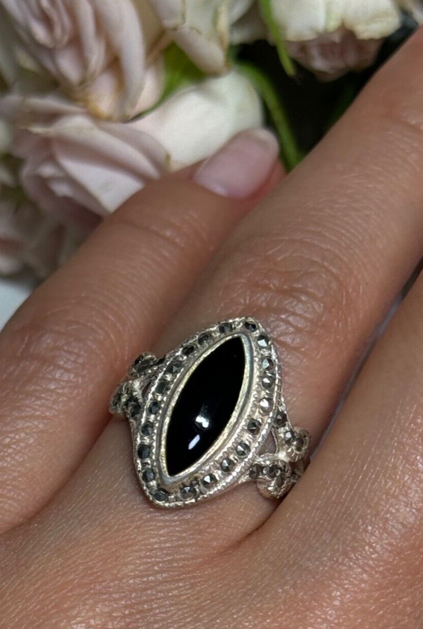 Vintage 925 Sterling Silver Onyx & Marcasite Ring Size 7