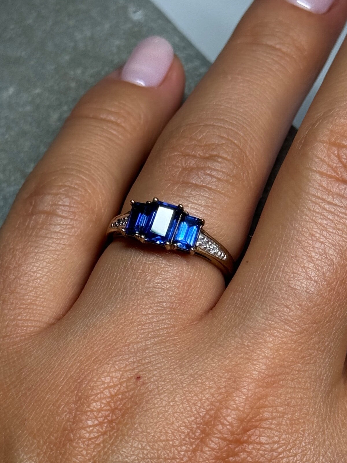 10K Yellow Gold Sapphire & Diamonds Ring Size 6