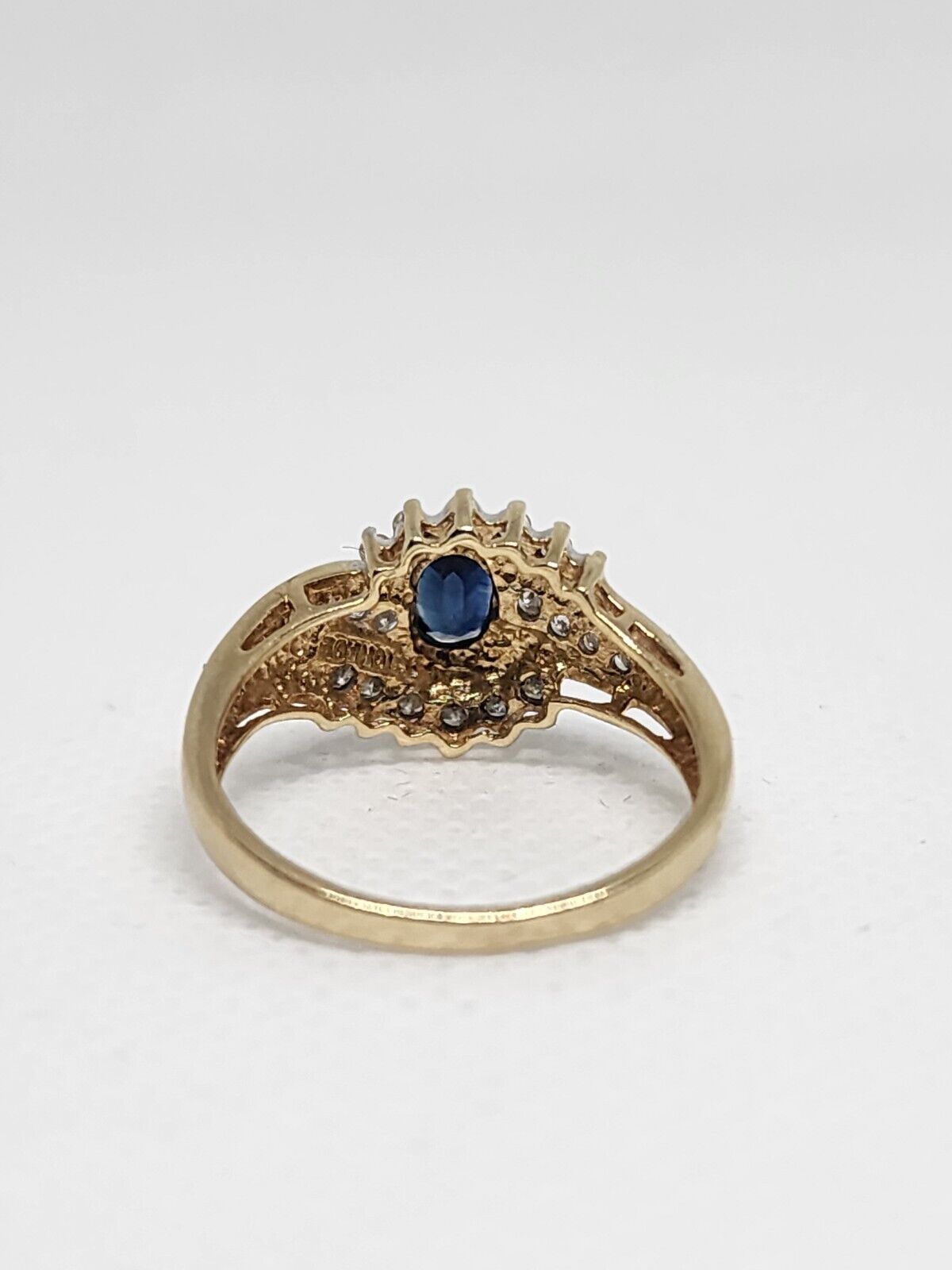 10K YELLOW GOLD  BLUE & WHITE SAPPHIRE RING SIZE 6