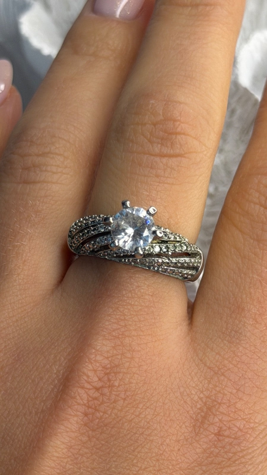 Beautiful 925 Sterling Silver Cz Ring Size 8