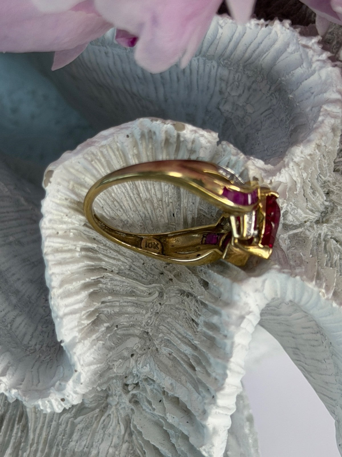 10K Yellow Gold Ruby & Diamond Heart Ring Size 7