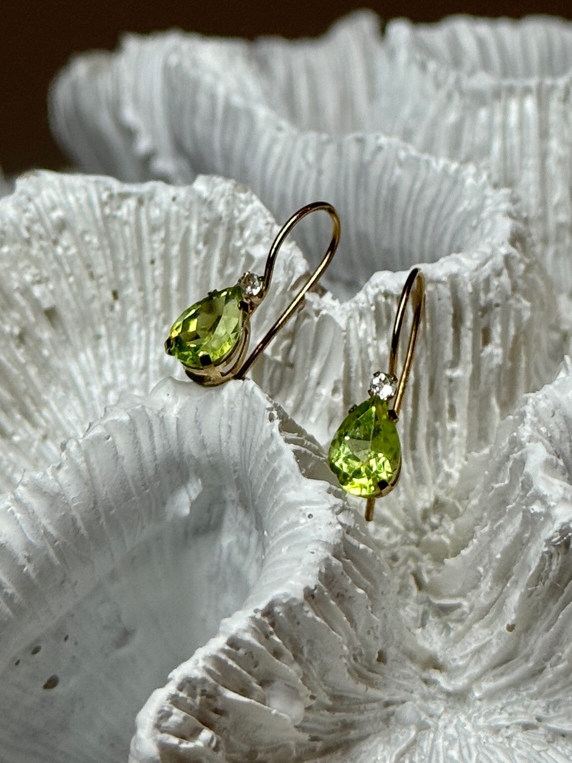 10K YELLOW GOLD PERIDOT & DIAMOND EARRINGS LENGHT 0.7 Inch