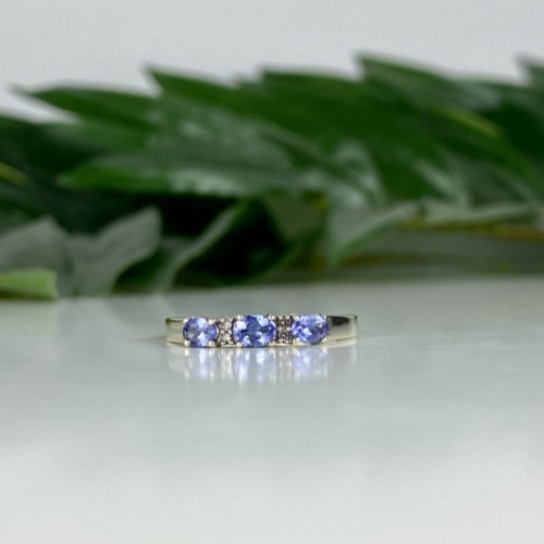 10K White Gold Iolite & Diamond Ring Size 7.5