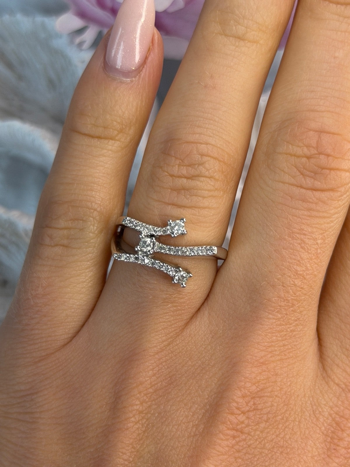 Classy 10K White Gold Diamond tcw 0.18 ct Ring Size 7