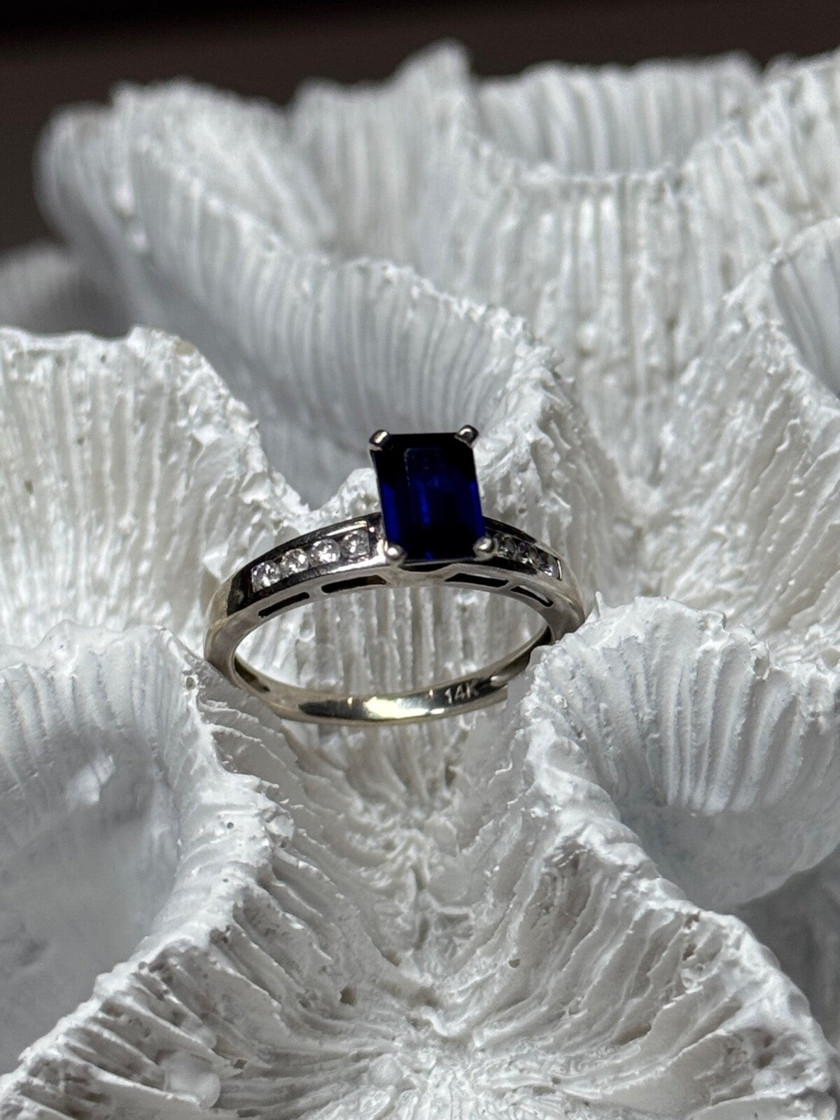 14K White Gold Sapphire & Diamonds Ring Size 5.5
