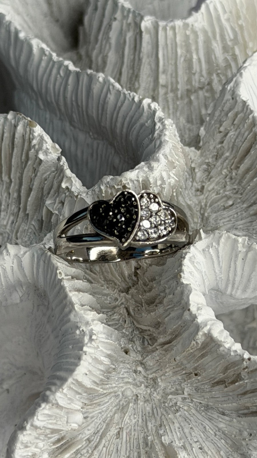 925 Sterling Silver Black & White Spinel Hearts Ring Size 6