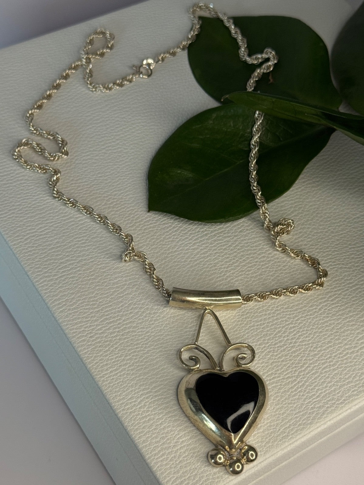 925 Sterling Silver Onyx Heart Necklace Length 24 Inch