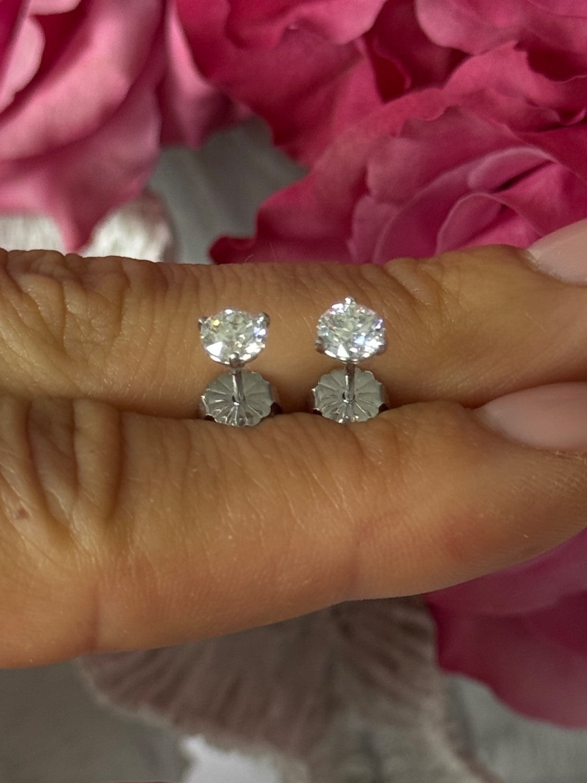 Elegant 14K White Gold 1 carat Diamond Earrings