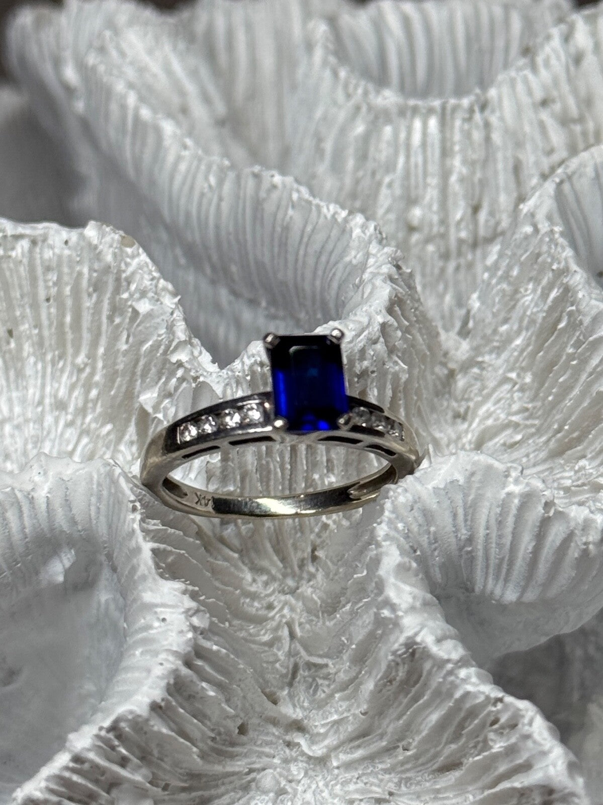 14K White Gold Sapphire & Diamonds Ring Size 5.5