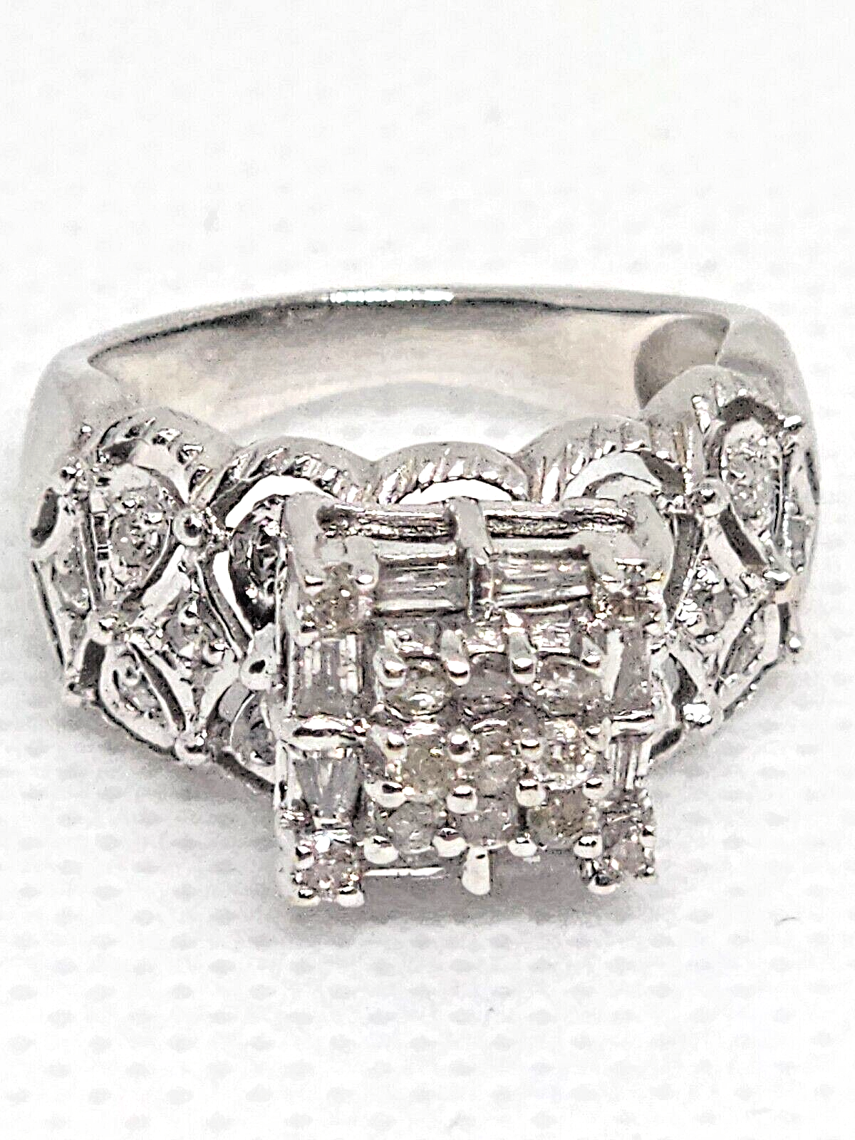 14K White Gold & Diamonds 0.5Ct Ring Size 4