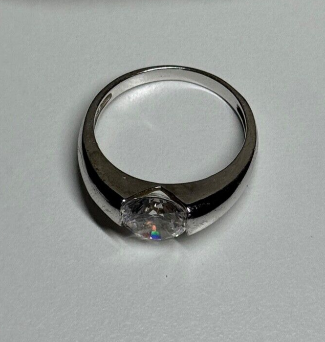925 Sterling Silver CZ Ring Size 7.5