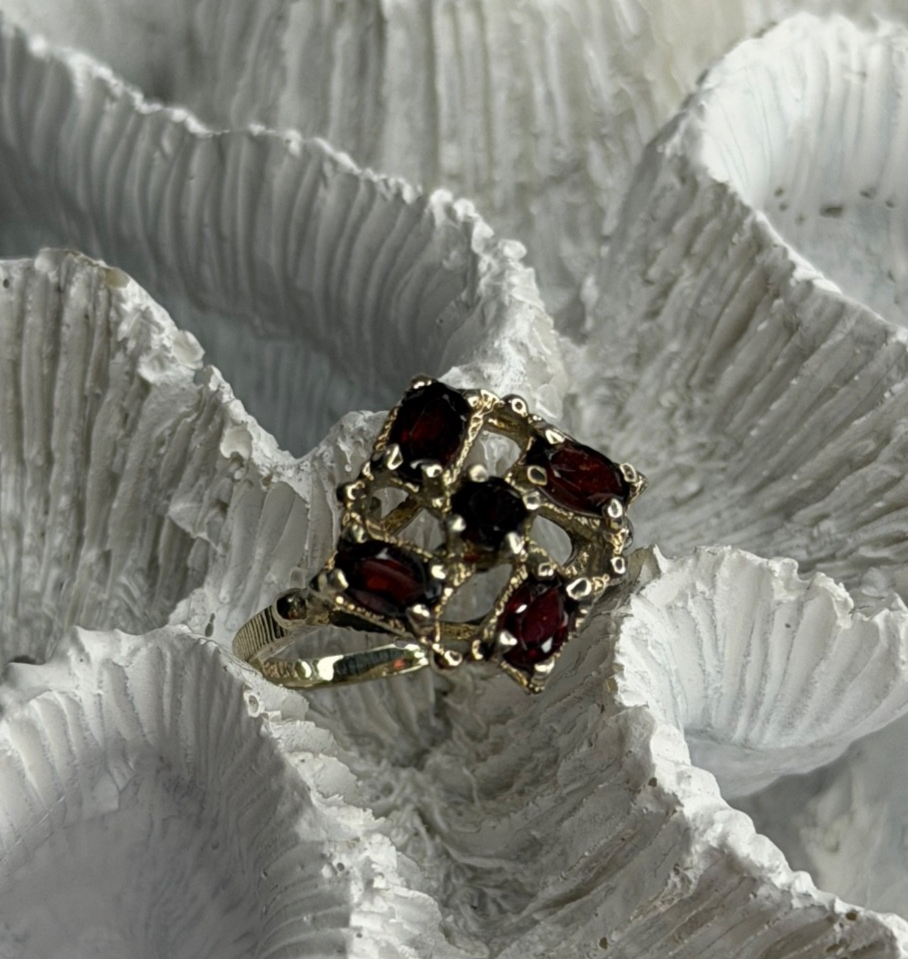 Vintage 925 Sterling Silver Garnet Ring Size 7