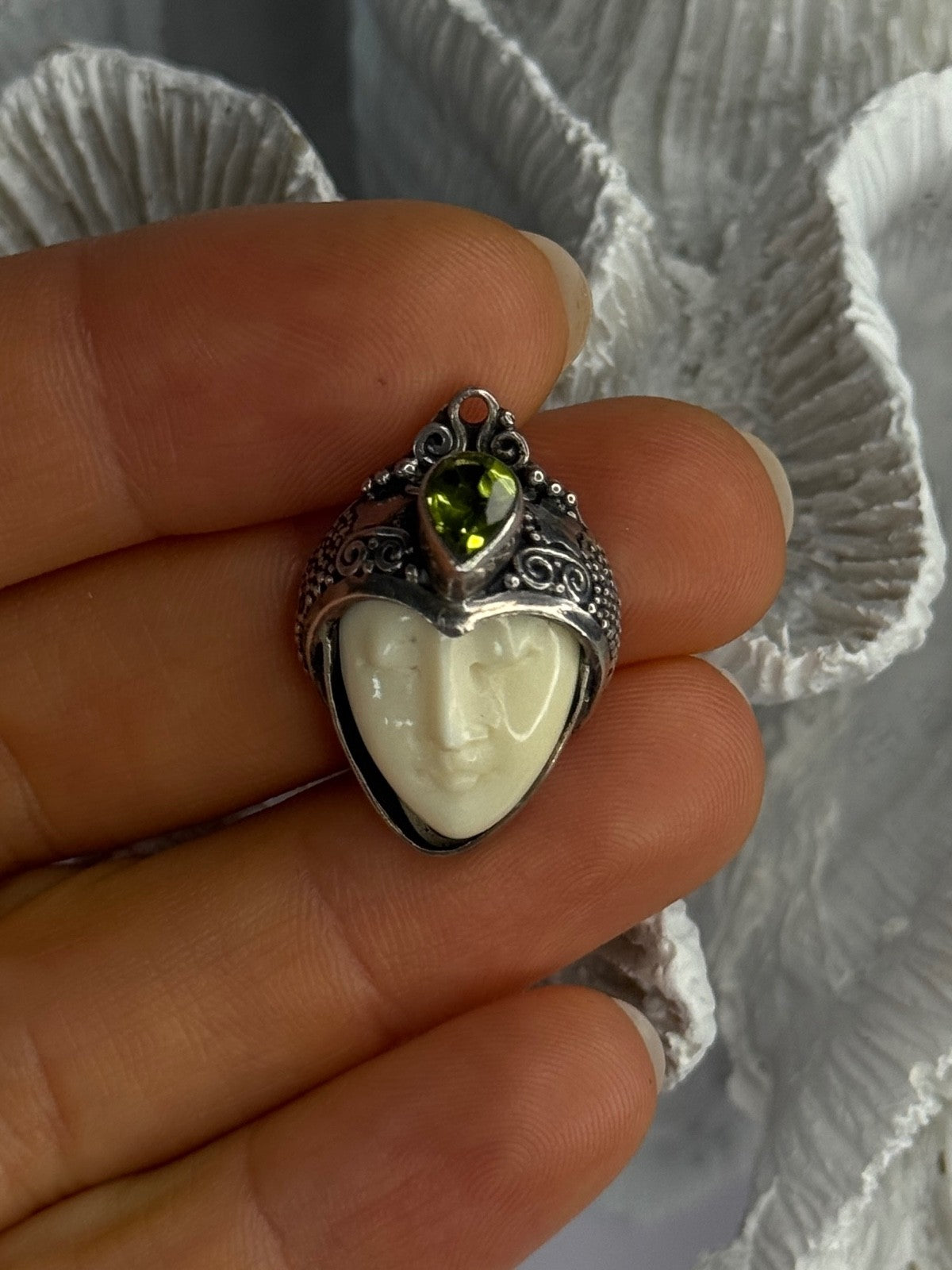 925 Sterling Silver Goddess Face Carved Peridot Pendant Length 1 Inch