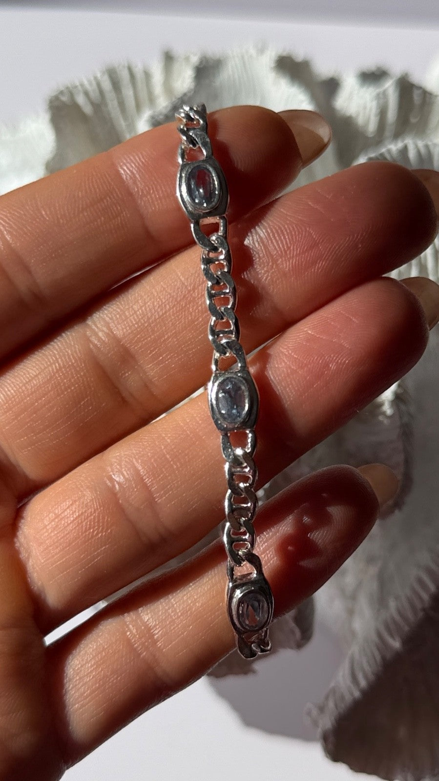 Beautiful 925 Sterling Silver Blue Topaz Bracelet Length 7.5