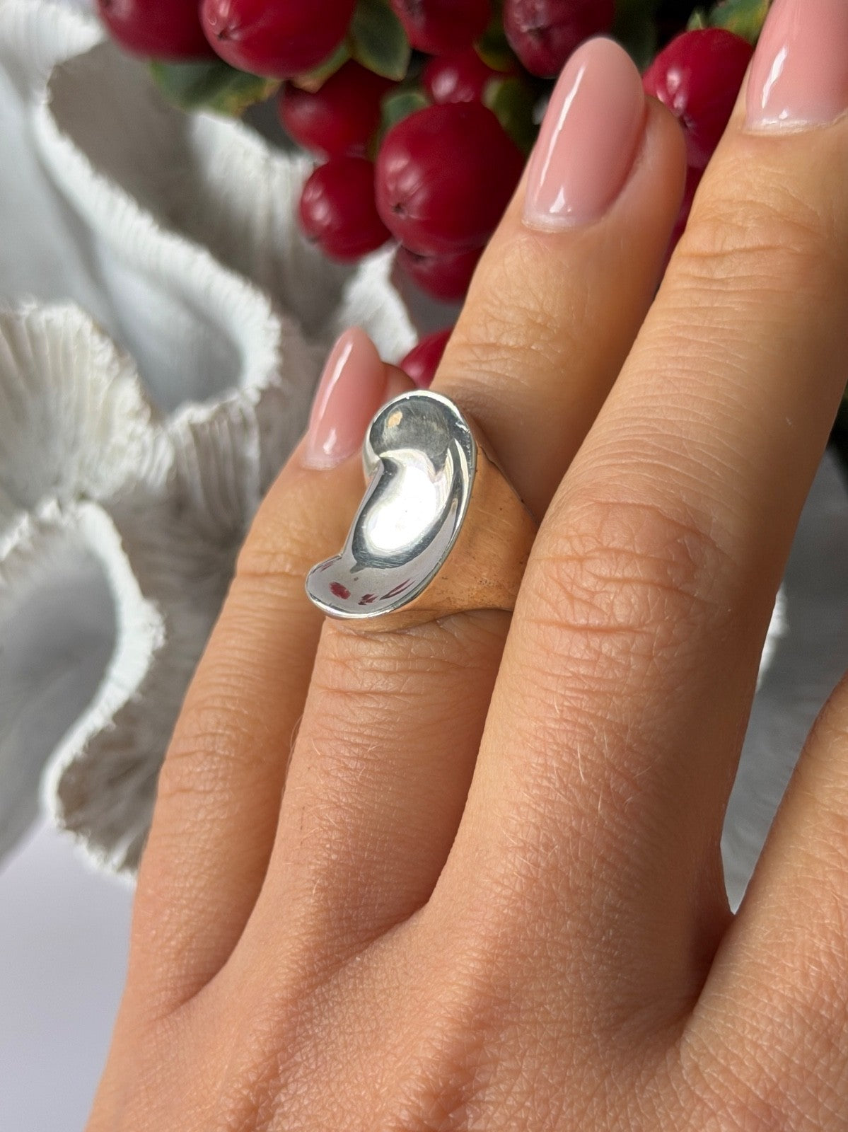 Elegant Design 925 Sterling Silver Ring Size 6