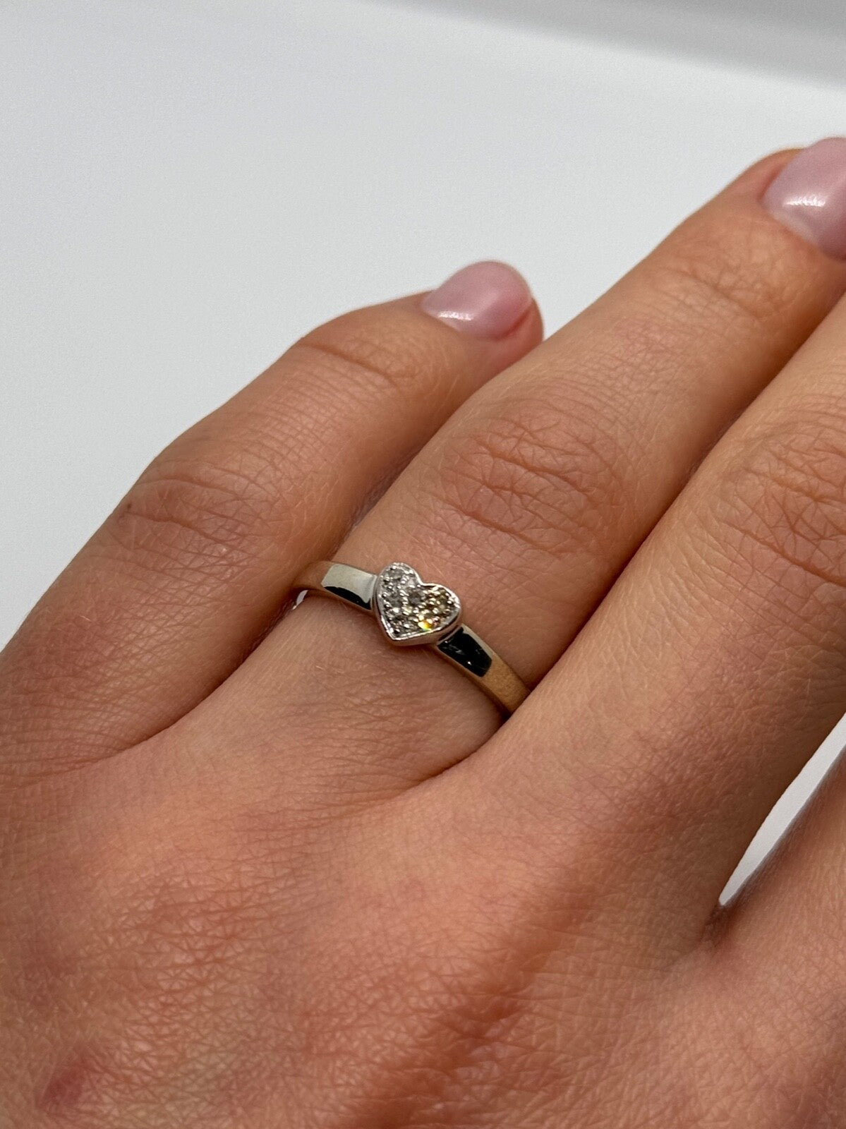 10K White Gold Diamond Heart Ring Size 6