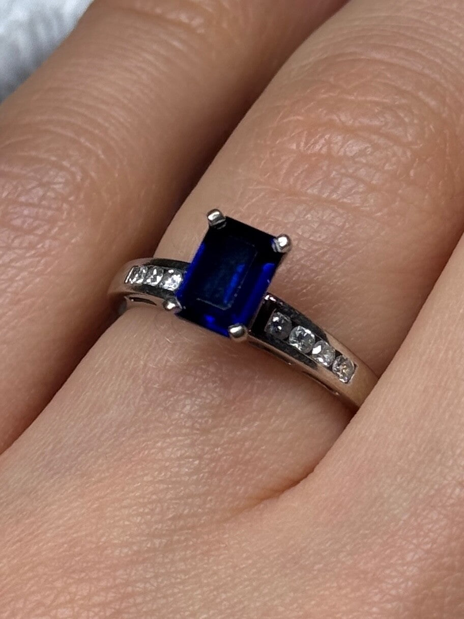14K White Gold Sapphire & Diamonds Ring Size 5.5