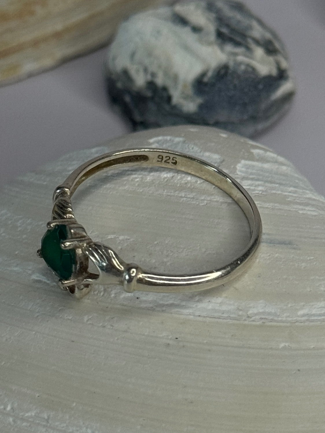 Beautiful Design 925 Sterling Silver Emerald Heart Ring Size 11