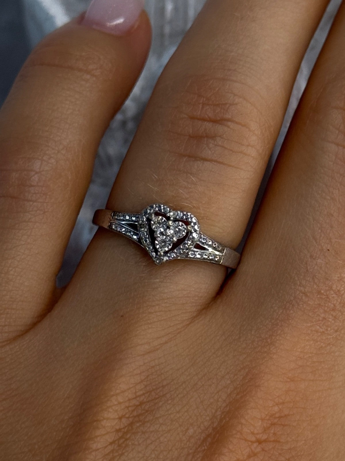 925 Sterling Silver Heart Diamonds Ring Size 7