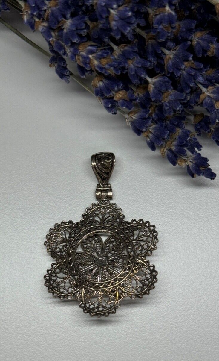 925 Sterling Silver Flower Pendant