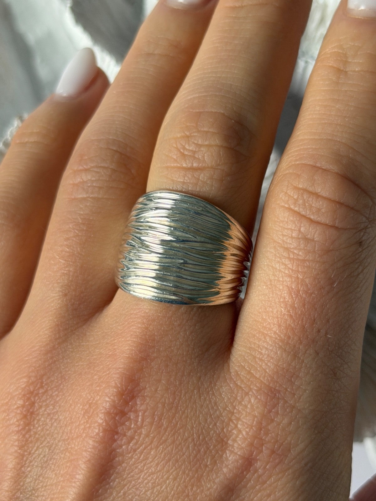 Elegant Design 925 Sterling Silver Ring Size 8