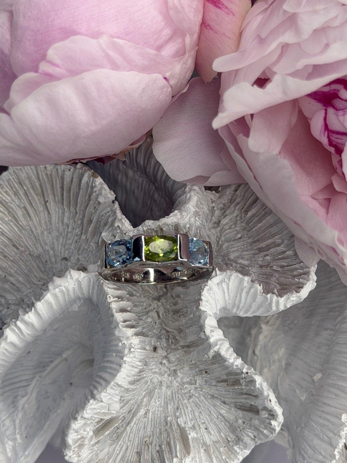 925 Sterling Silver Topaz & Peridot Ring Size 7