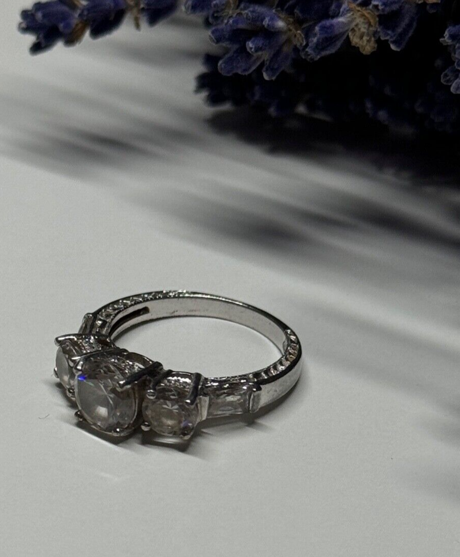 925 Sterling Silver CZ Ring Size 7.5