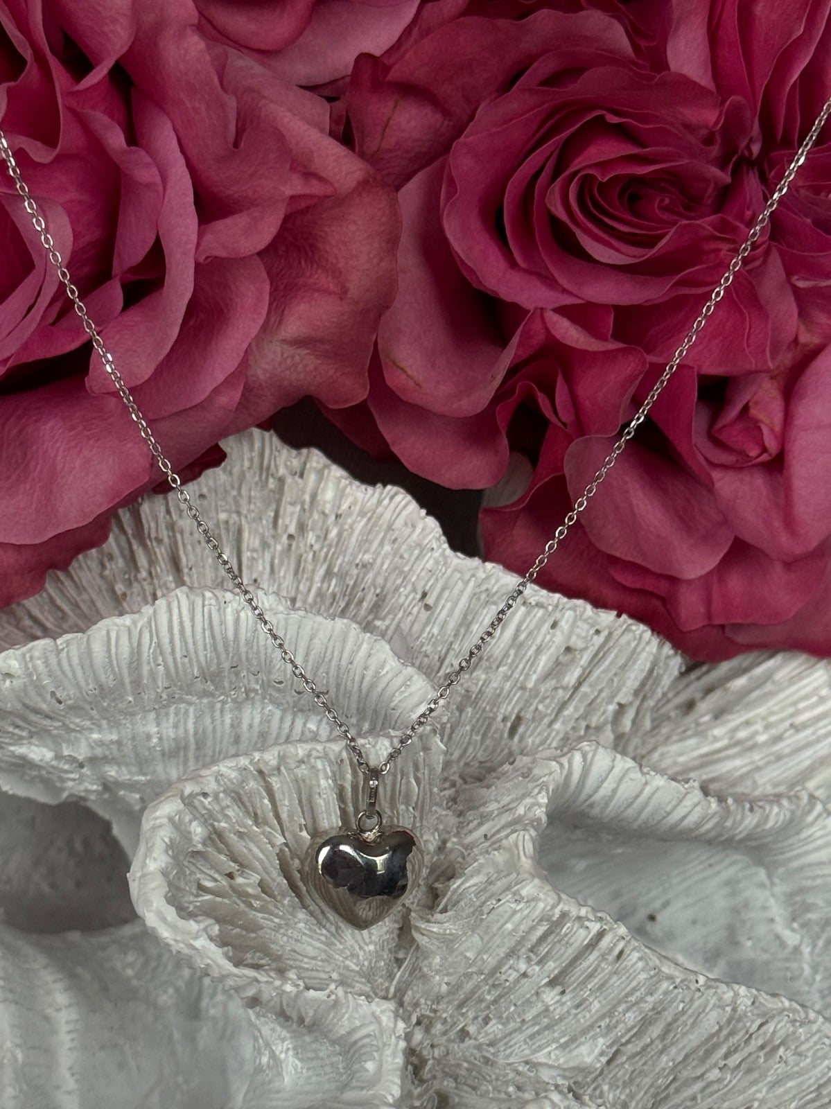 14K White Gold Heart Necklace Length 16 inch