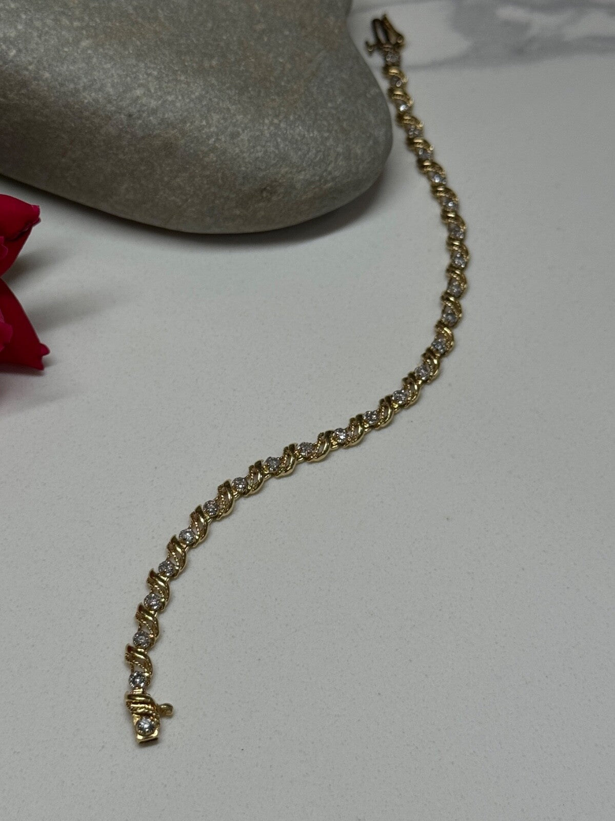 14K Yellow Gold Elegant Bracelet Diamonds Length 7 Inch