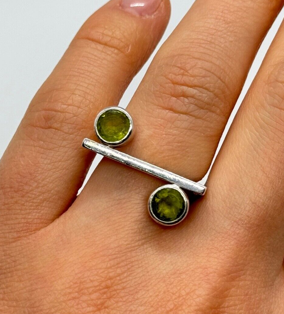 925 STERLING SILVER PERIDOT RING SIZE 5.5