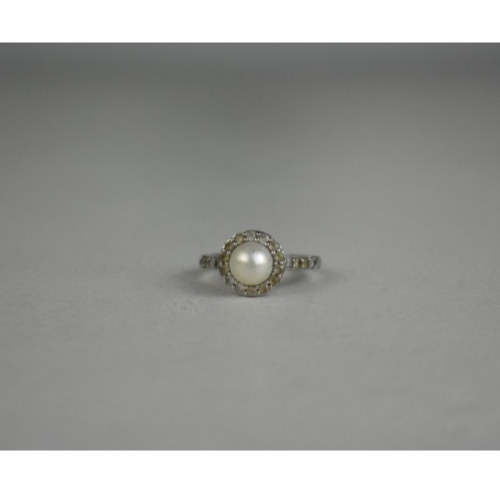 925 Sterling Silver Pearl & Colorless Spinel Ring Size 7