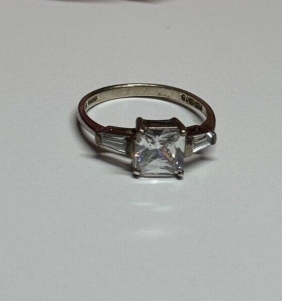 925 Sterling Silver CZ Ring Size 7